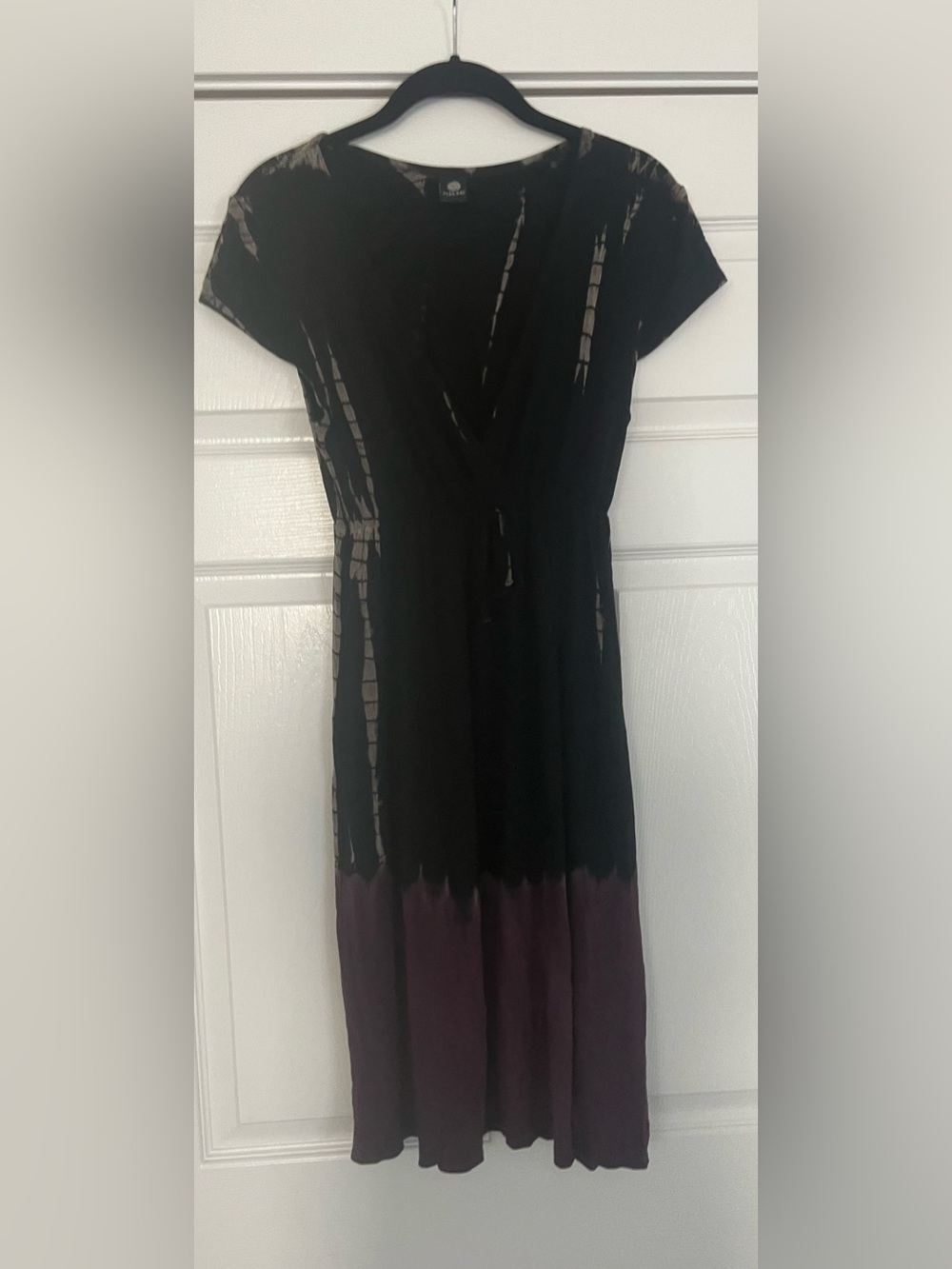 Clea Ray Women's Black and Purple Midi Tie-Dye V-Neck Dress